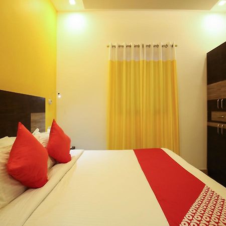 Oyo 10152 Rail View Residency Alappuzha Exterior foto