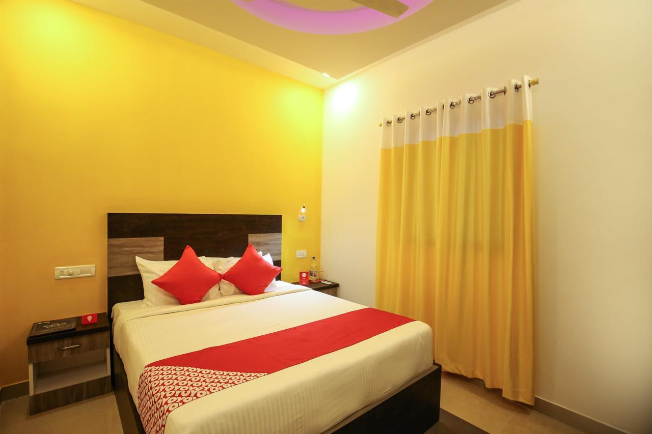Oyo 10152 Rail View Residency Alappuzha Exterior foto