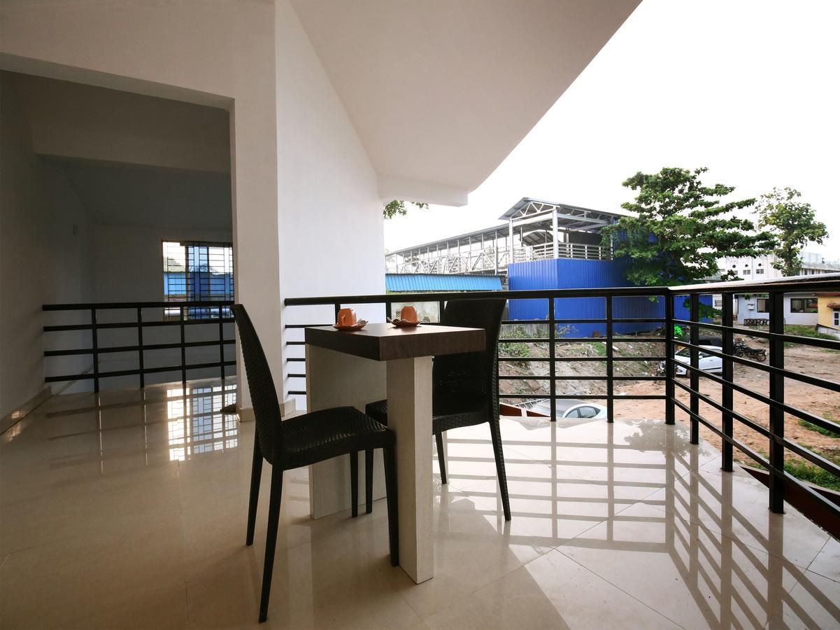 Oyo 10152 Rail View Residency Alappuzha Exterior foto