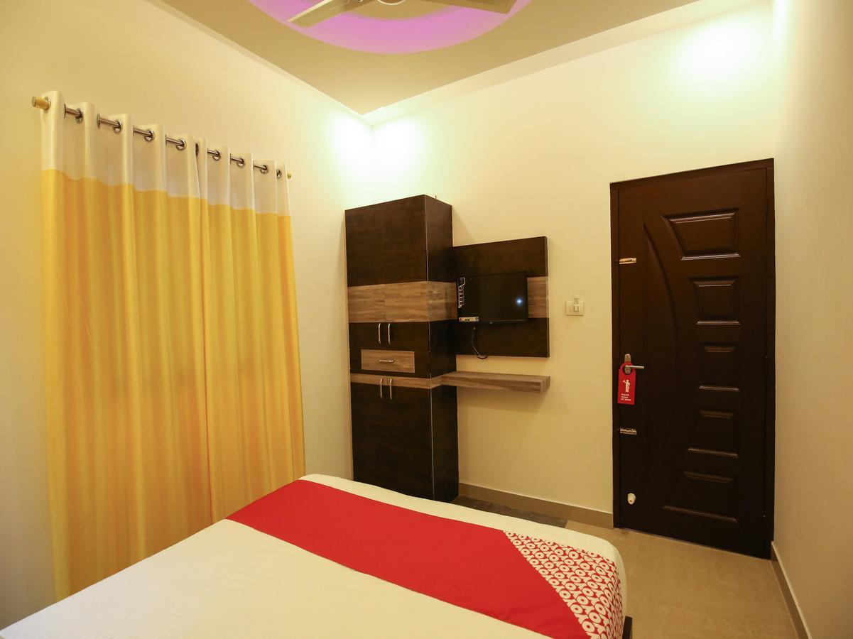 Oyo 10152 Rail View Residency Alappuzha Exterior foto