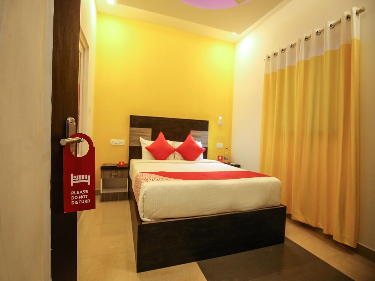 Oyo 10152 Rail View Residency Alappuzha Exterior foto